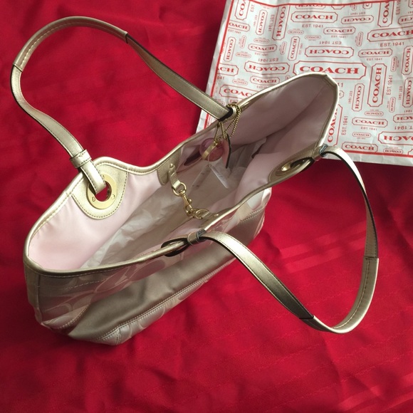 NWT Coach Classic light khaki/ Gold Handbag - Picture 4 of 5